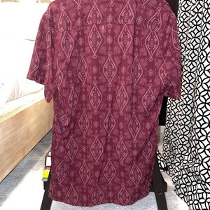 Mens Small short sleeve button down shirt